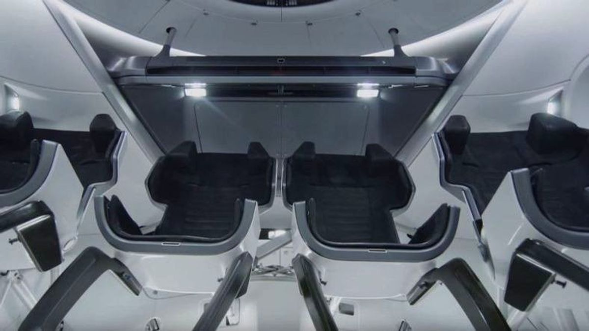 Nasa, Spacex'in Uzay Aracı Crew Dragon'un İçinden Bir Video Paylaştı