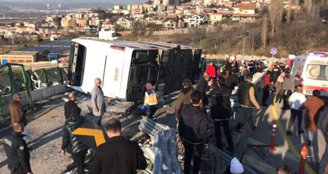 Son Dakika! Uludağ Yolunda Tur Otobüsü Bariyerleri Aşıp Devrildi! Yaralılar Var