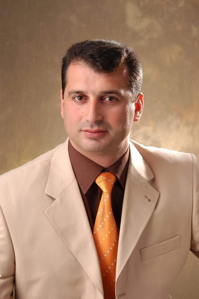 Türkiye Profesyonel Boks Federasyon Derneği Başkanı Hayrettin Dikkanoğlu, Avni Yıldırım'ın Yanında!