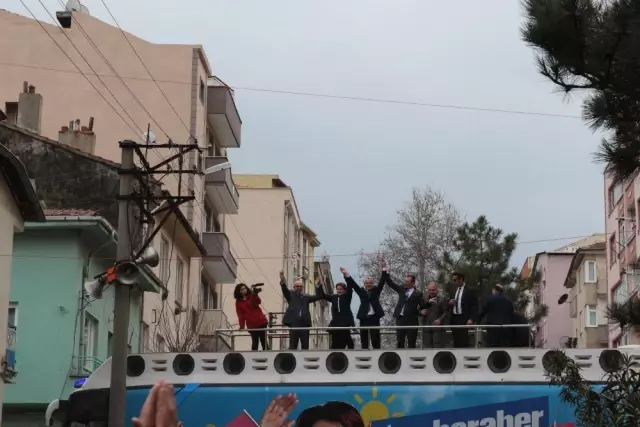 Akşener Bir Günde 4 İlçeyi Dolaştı Akşener Bir Günde 4 İlçeyi Dolaştı