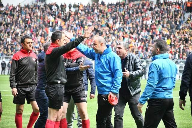 Amed Sportif-Sakaryaspor Maçında Ortalık Karıştı!