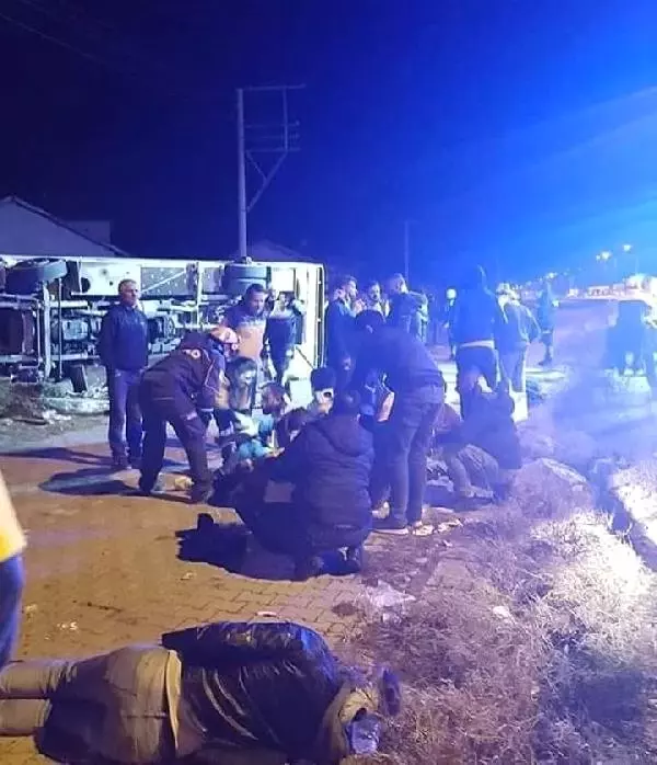 Ankaragücü Taraftarlarını Taşıyan Midibüs Devrildi: 2 Ölü, 24 Yaralı