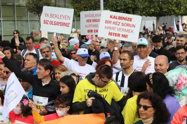 Ayaklarına Bantladıkları Yüksek Topuklu Ayakkabılarla Koştular