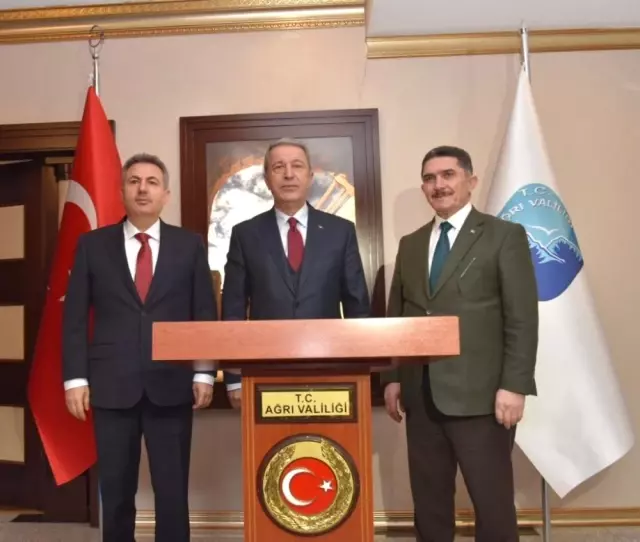 Bakan Akar ve Komutanlar Ağrı'da Bakan Akar ve Komutanlar Ağrı'da