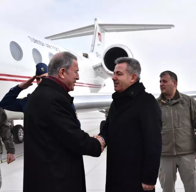 Bakan Akar ve Komutanlar Ağrı'da Bakan Akar ve Komutanlar Ağrı'da