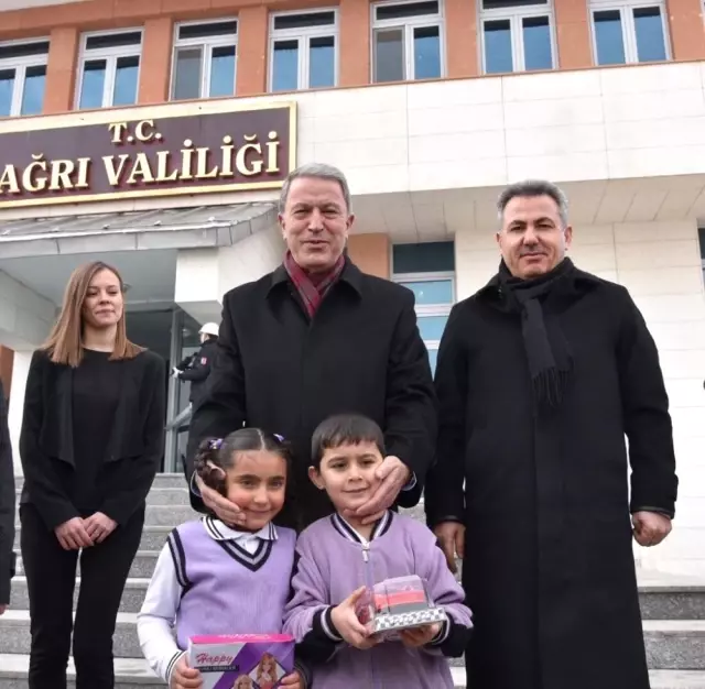 Bakan Akar ve Komutanlar Ağrı'da Bakan Akar ve Komutanlar Ağrı'da