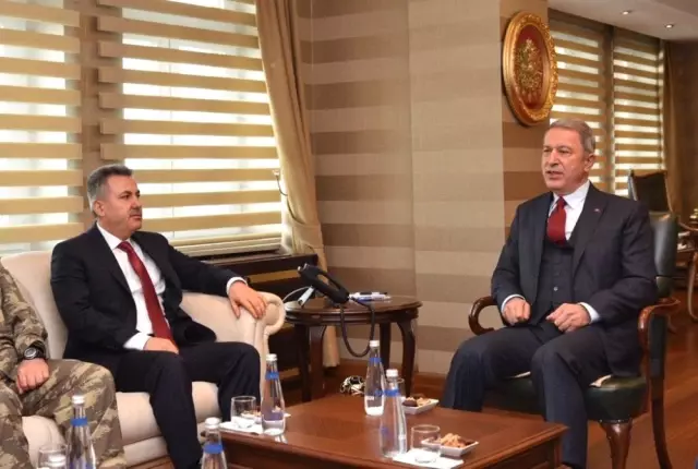 Bakan Akar ve Komutanlar Ağrı'da Bakan Akar ve Komutanlar Ağrı'da