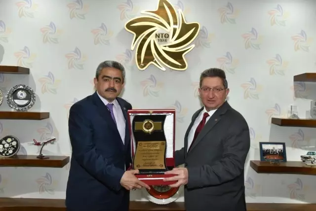 Başkan Alıcık'tan Nto Başkanı Arslan'a Teşekkür Plaketi