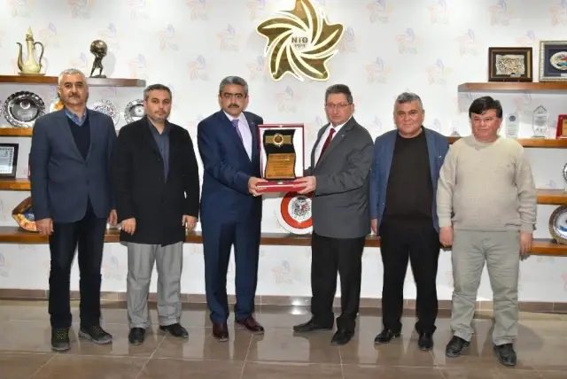 Başkan Alıcık'tan Nto Başkanı Arslan'a Teşekkür Plaketi Başkan Alıcık'tan Nto Başkanı Arslan'a Teşekkür Plaketi