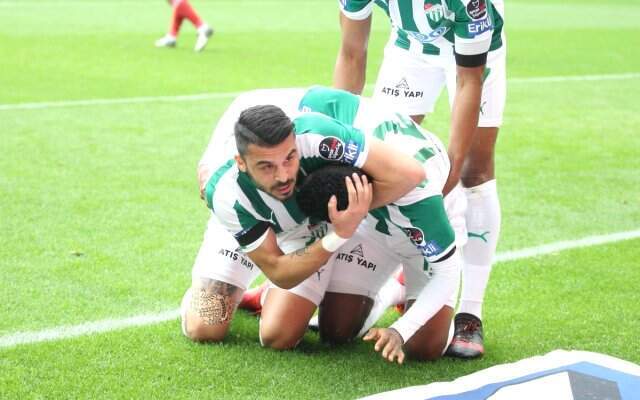 Bursaspor, Sivasspor'u 3-2 Yenerek 9 Hafta Sonra 3 Puanla Tanıştı!