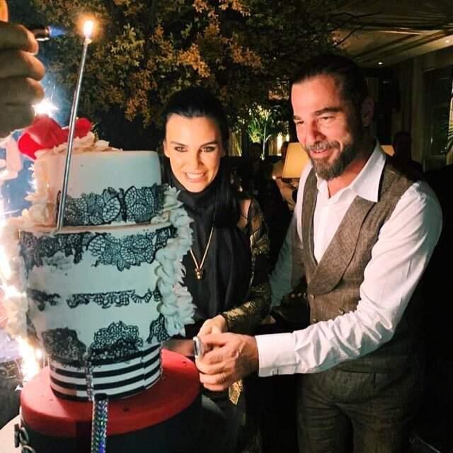 Engin Altan Düzyatan'ın Elleri Sosyal Medyada Olay Oldu