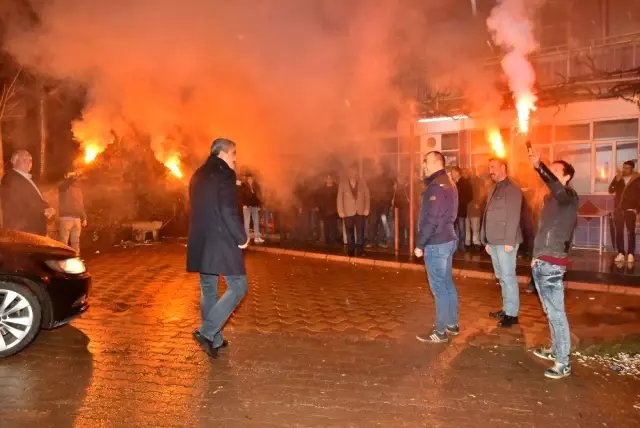 Haluk Alıcık'a Meşaleli Karşılama Haluk Alıcık'a Meşaleli Karşılama