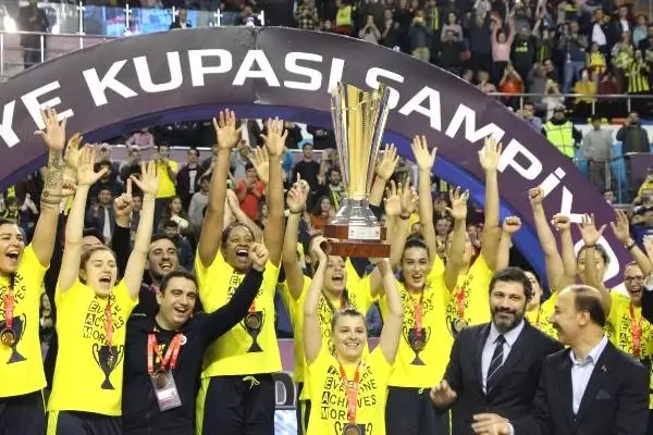 Kadınlar Türkiye Kupası'nda Şampiyon Fenerbahçe Oldu Kadınlar Türkiye Kupası'nda Şampiyon Fenerbahçe Oldu