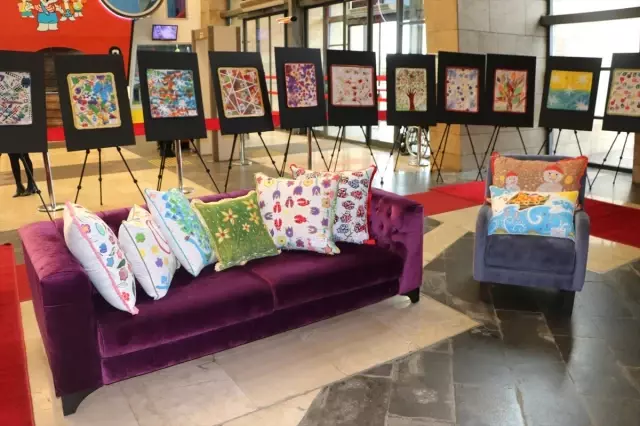 Otizmli Öğrencilerin Eserleri Sergilendi