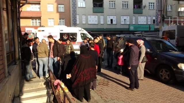 Otomobilin Çarptığı Genç Kadın Şoka Girdi, Çevredeki Vatandaşlar Yardımına Koştu