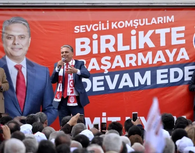 Uysal, Büyükşehir'in Kırcami 'De Tapu Dağıtmasını Eleştirdi Uysal, Büyükşehir'in Kırcami 'De Tapu Dağıtmasını Eleştirdi