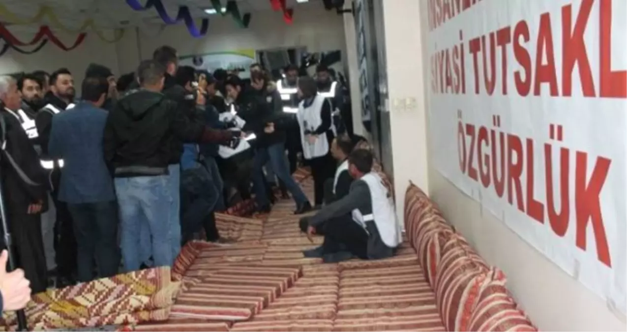 Açlık Grevi Yapan HDP'liler Böyle Gözaltına Alındı