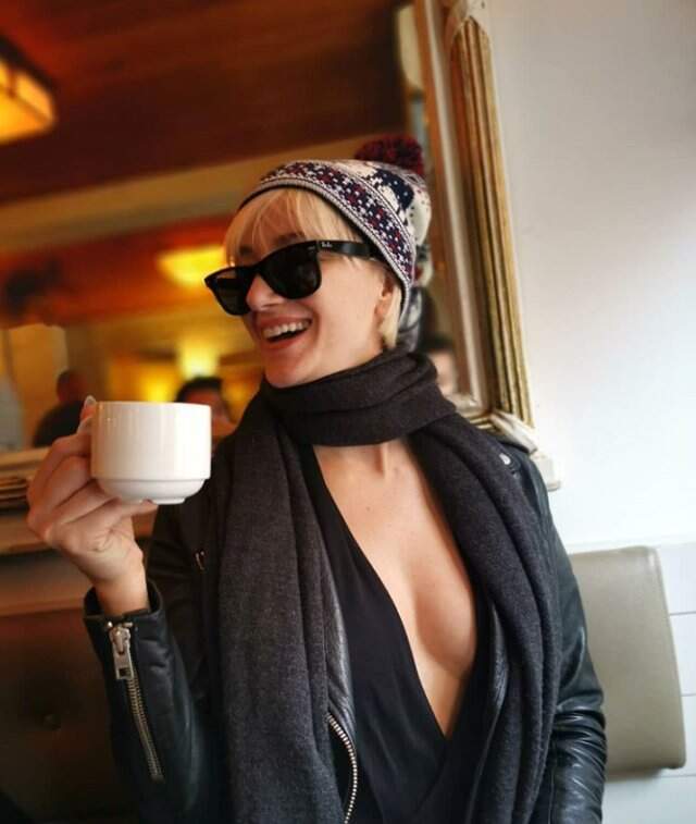 Didem Soydan, Cesur Kıyafetiyle Tuvalette Selfie Pozu Verdi