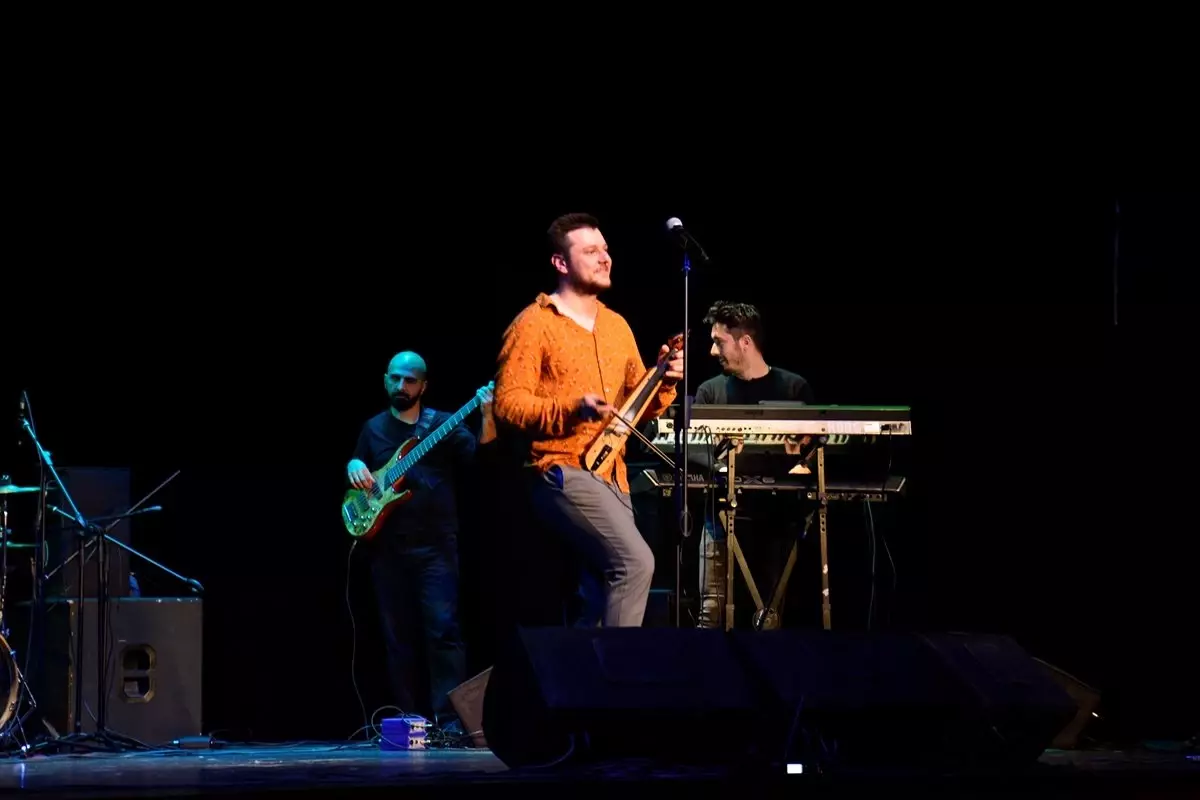 ekin uzunlar bursa da konser verdi haber