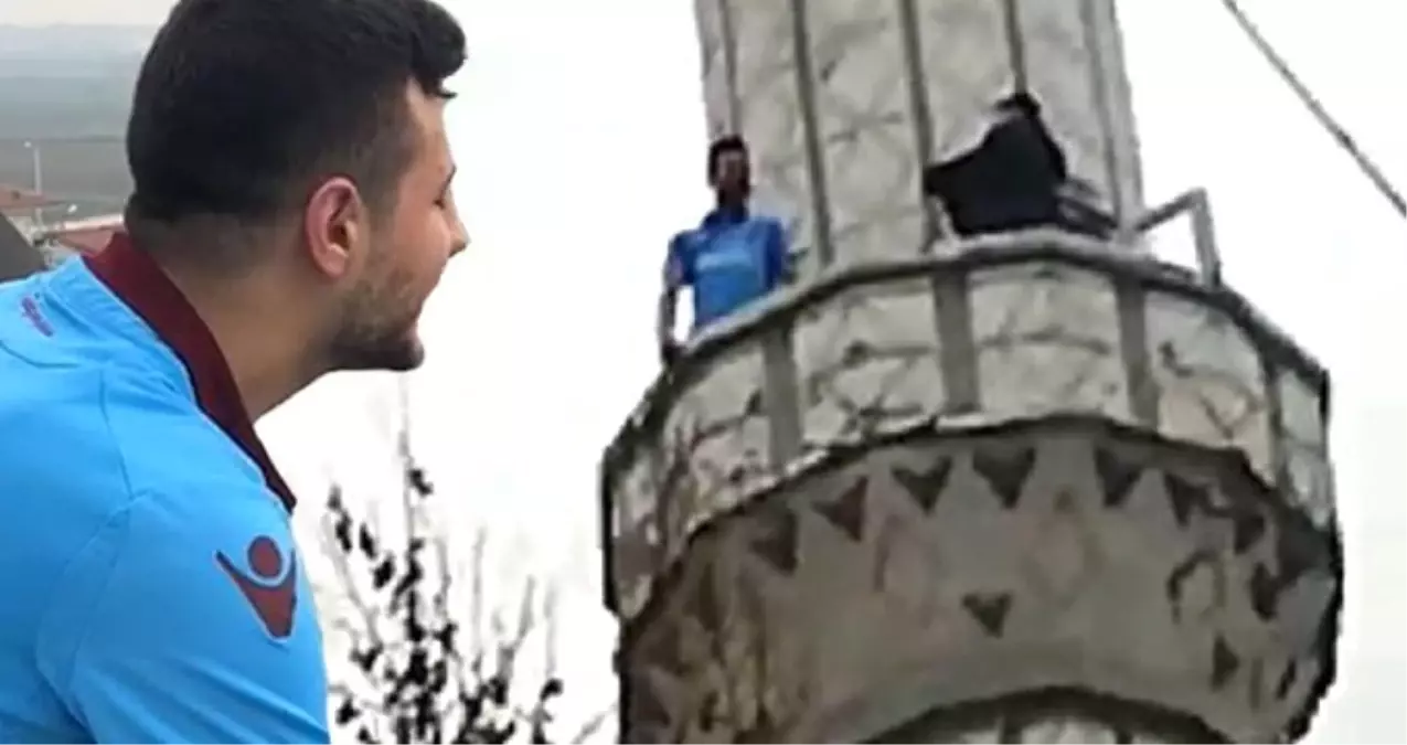 Fenerbahçe Taraftarı Aşkı İçin Minareye Çıkıp 'Bize Her Yer Trabzon' Diye Bağırdı