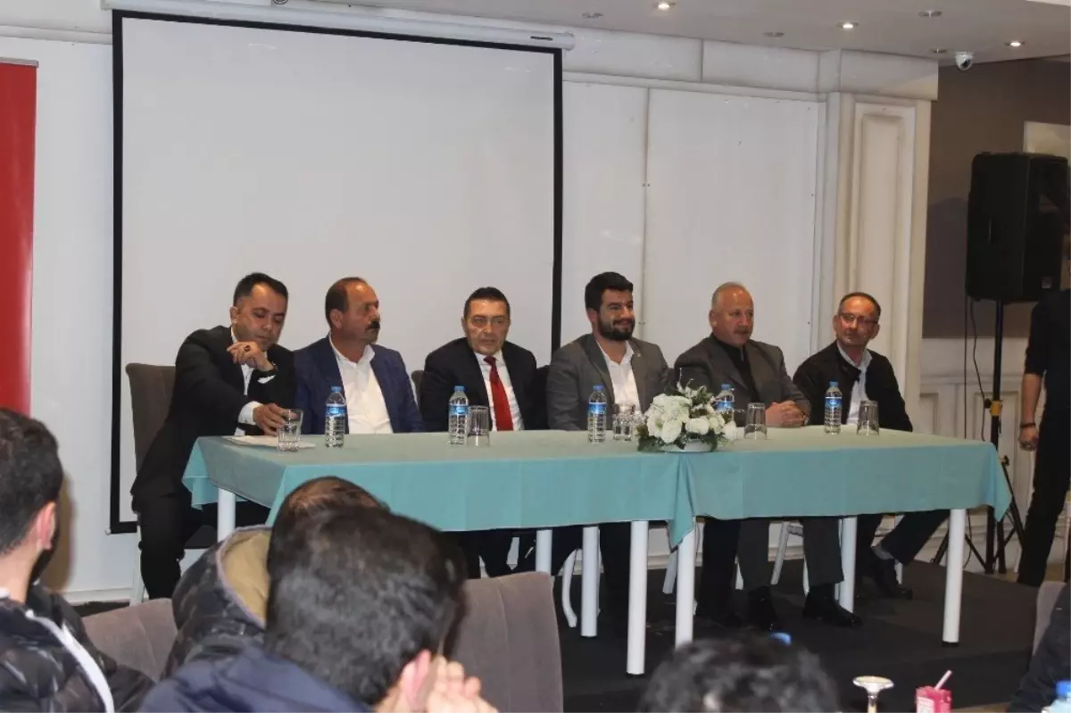 Gençler Melikoğlu'nu Bağrına Bastı
