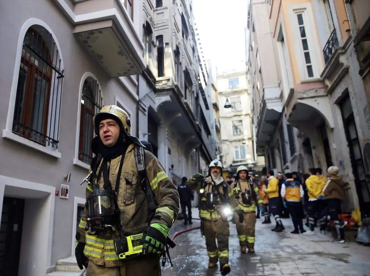 Güncelleme 4 - Beyoğlu'nda Yangın