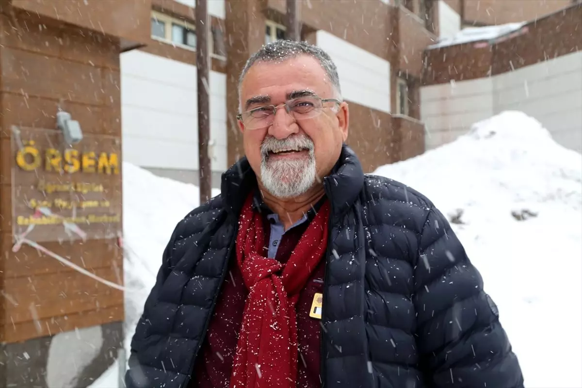 Ilgaz'da Tatilcilerin Kayak Keyfi