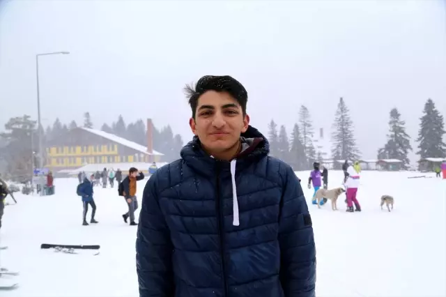 Ilgaz'da Tatilcilerin Kayak Keyfi