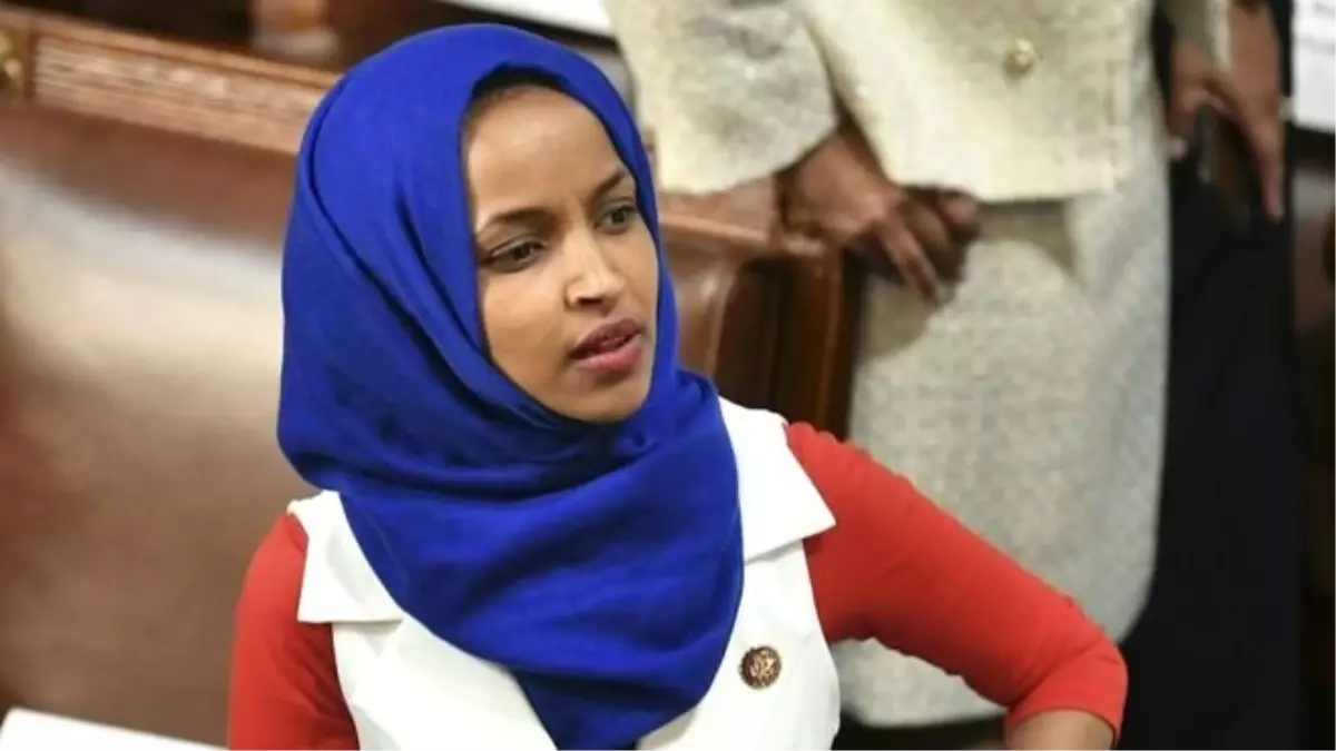İlhan Omar'dan 11 Eylül Saldırılarıyla Onu İlişkilendiren 'Müslüman Karşıtı' Afişe Kınama