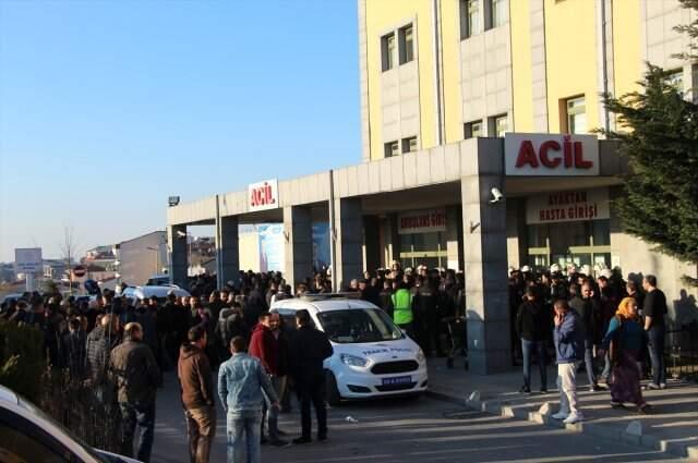 ArnavutkÃ¶yâde aralarÄ±nda minibÃ¼s kahyalÄ±ÄÄ± sebebiyle husumet bulunan iki grup arasÄ±nda Ã§Ä±kan silahlÄ± Ã§atÄ±Åmada 3 kiÅi hayatÄ±nÄ± kaybetti, 3 kiÅi de yaralandÄ±. ile ilgili gÃ¶rsel sonucu