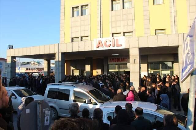 ArnavutkÃ¶yâde aralarÄ±nda minibÃ¼s kahyalÄ±ÄÄ± sebebiyle husumet bulunan iki grup arasÄ±nda Ã§Ä±kan silahlÄ± Ã§atÄ±Åmada 3 kiÅi hayatÄ±nÄ± kaybetti, 3 kiÅi de yaralandÄ±. ile ilgili gÃ¶rsel sonucu