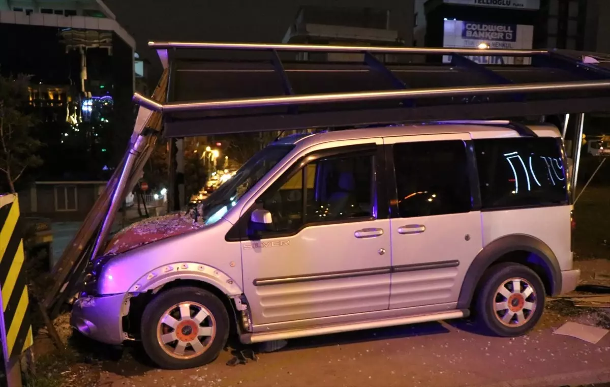 İstanbul'da Trafik Kazası: 1 Yaralı