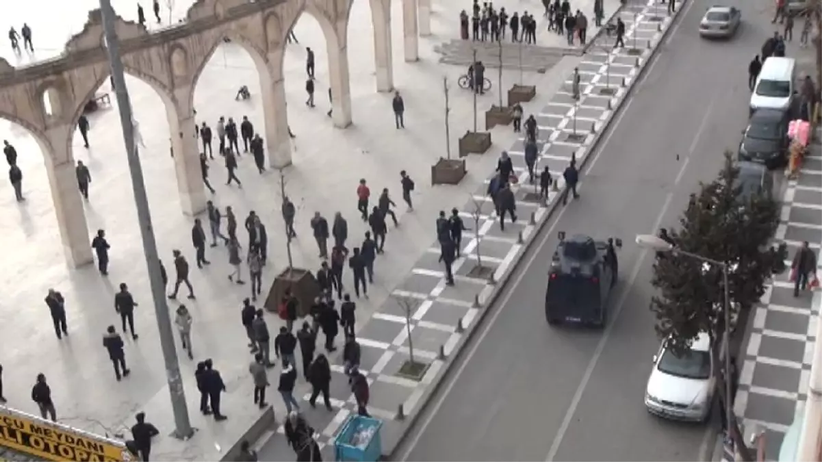Kent Meydanında Tekme Tokat Kavga
