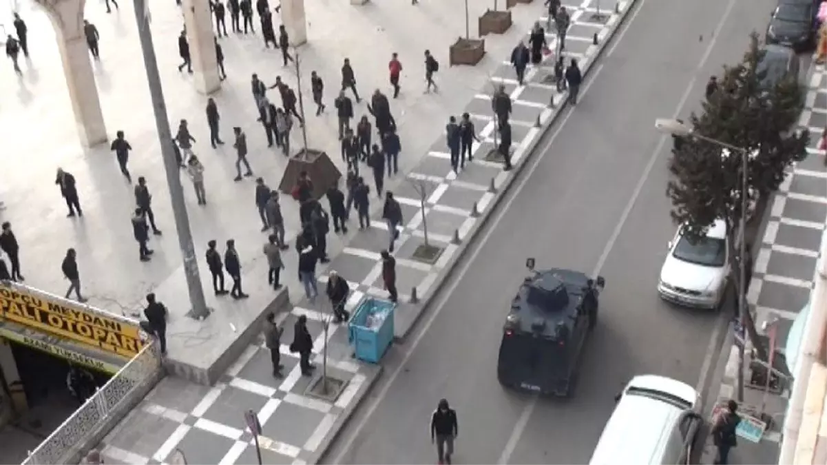 Kent Meydanında Tekme Tokat Kavga Anı Kamerada