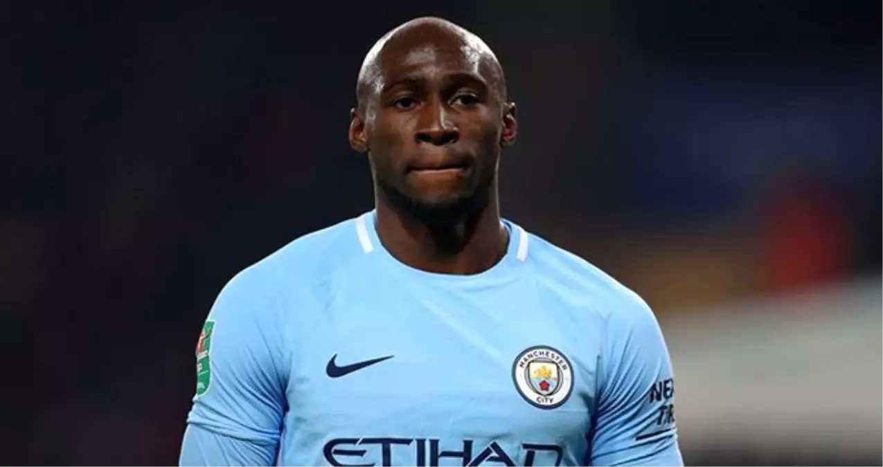 Mangala Bir Yıl Daha Manchester City'de