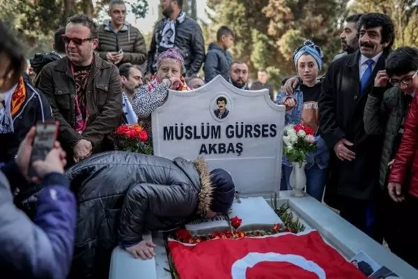 Müslüm Gürses Kabri Başında Anıldı Müslüm Gürses Kabri Başında Anıldı