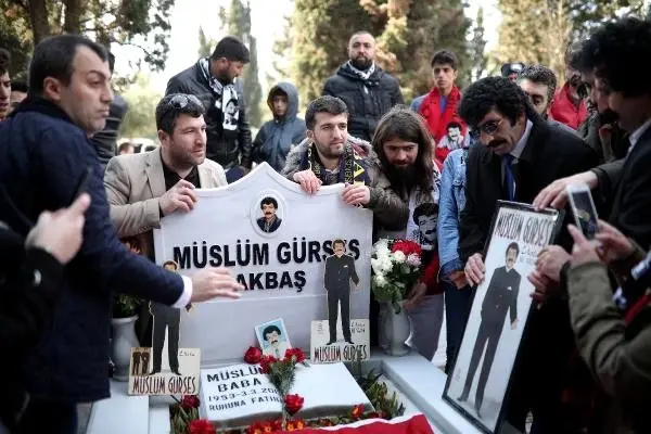Müslüm Gürses Kabri Başında Anıldı Müslüm Gürses Kabri Başında Anıldı