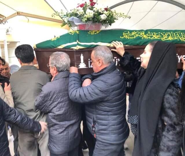 Tanınmış müğənni atasının dəfn mərasimində göz yaşları axıtdı-FOTOLAR