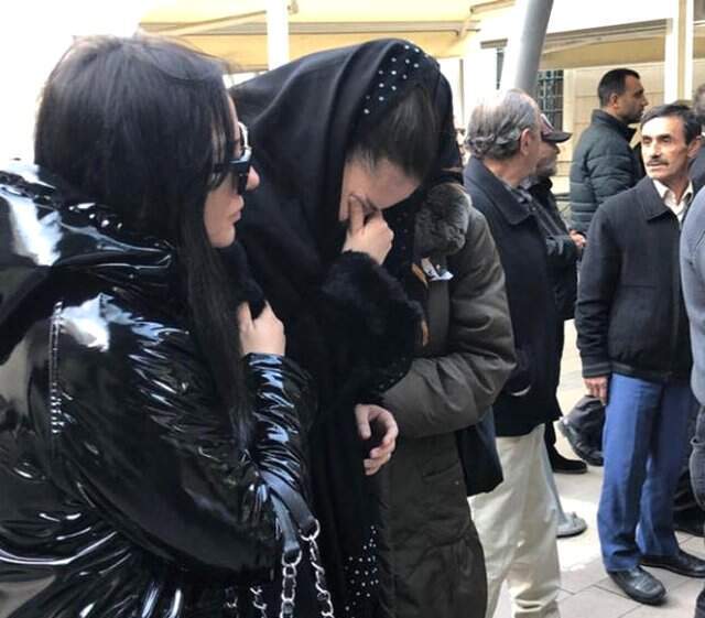 Şarkıcı Tuğba Özerk, Babasını Gözyaşları İçinde Son Yolculuğuna Uğurladı