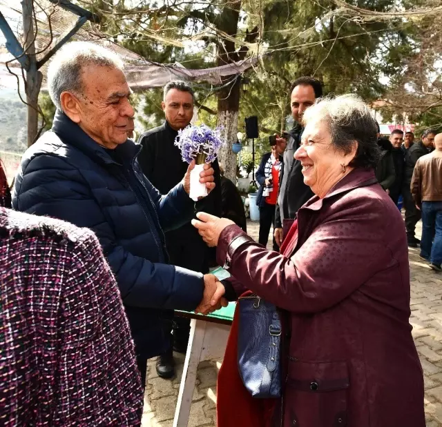Şiirlerle, Sümbüllerle Uğurlandı
