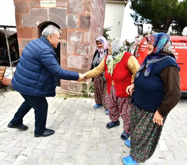 Şiirlerle, Sümbüllerle Uğurlandı