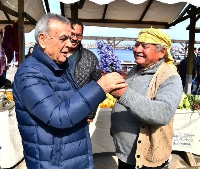 Şiirlerle, Sümbüllerle Uğurlandı