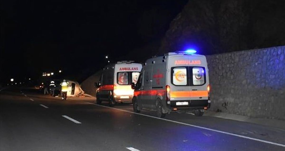 Ankara'da Sporcuları Taşıyan Midibüs Devrildi! 1 Kişi Hayatını Kaybetti, 17 Yaralı