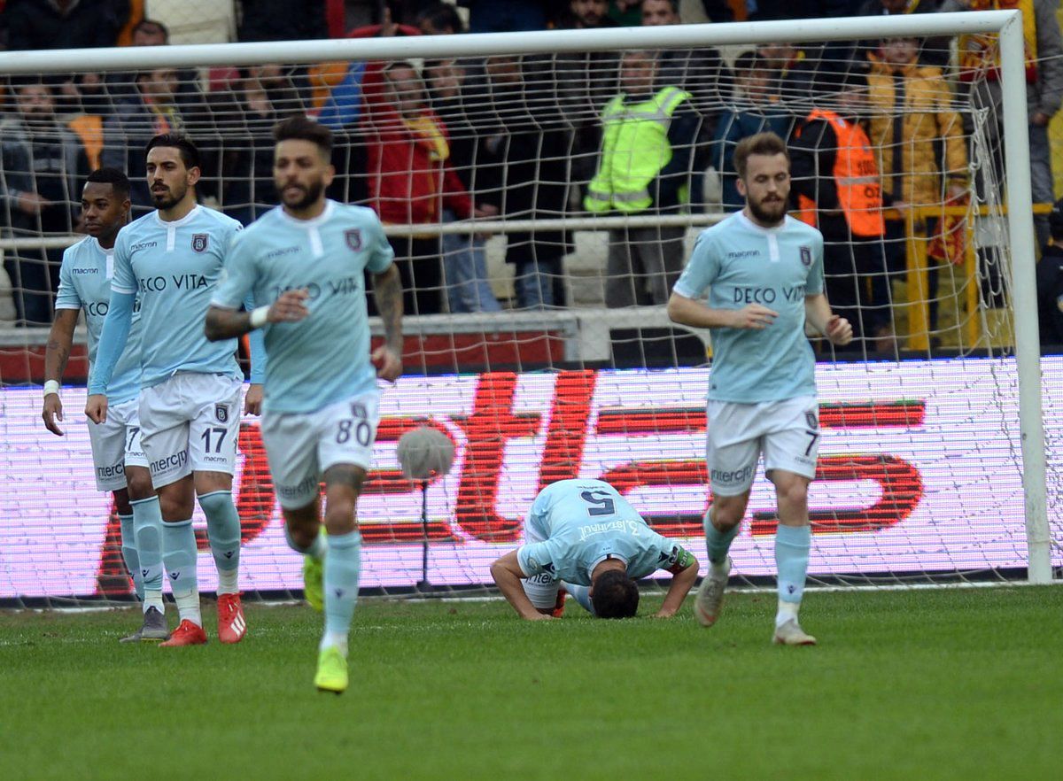 Medipol Başakşehir, Yeni Malatyaspor'u 2-0 ile Geçti