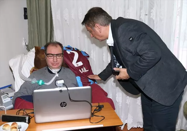 Trabzonspor'dan Eski Futbolcu İsmail Gökçek'e Ziyaret Trabzonspor'dan Eski Futbolcu İsmail Gökçek'e Ziyaret