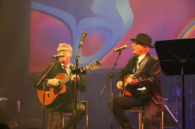 Bora Gencer Teyev Yararına Konser Verdi Bora Gencer Teyev Yararına Konser Verdi
