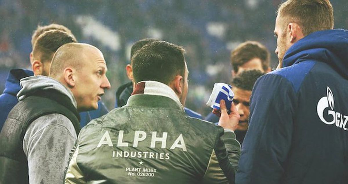 Futbolculara Kızan Taraftarlar, Maç Sonunda Sahaya Girip Kaptandan Pazubandını Aldı