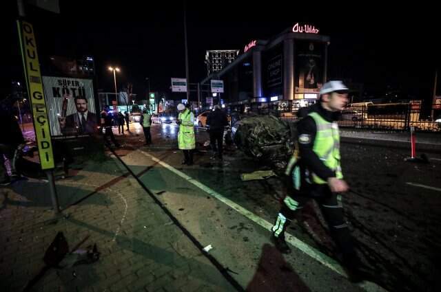 Kontrolden Çıkan Otomobil Takla Attı: 2 Yaralı