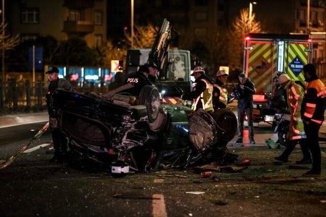 Kontrolden Çıkan Otomobil Takla Attı: 2 Yaralı