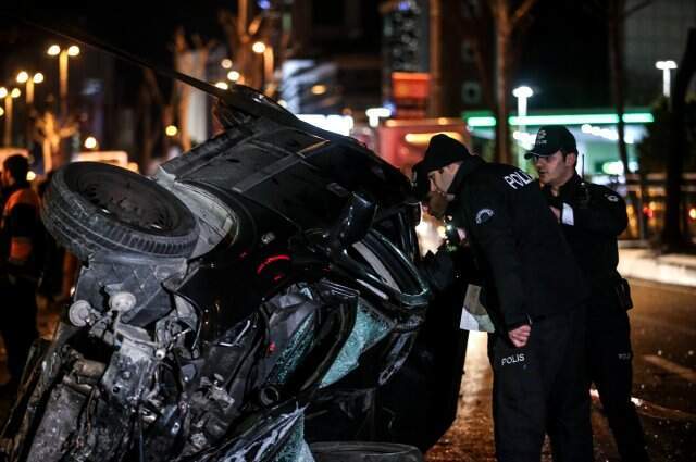 Kontrolden Çıkan Otomobil Takla Attı: 2 Yaralı